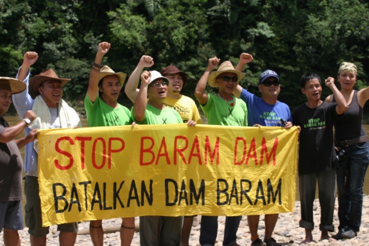 土著人民庆祝在停止Baram大坝中取得的胜利